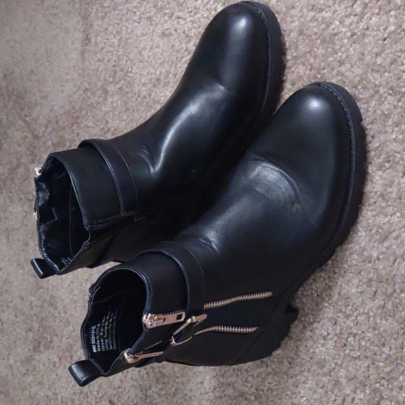 Elditas Black Leather-like ankle boots Sz 8 - Picture 2 of 6